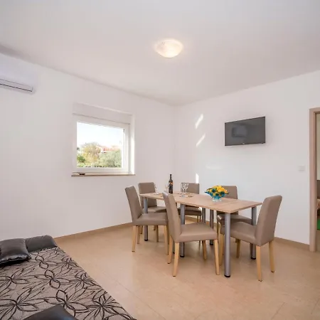 B&b-4 By Interhome Лижнян