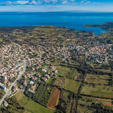 B&b-4 By Interhome Лижнян