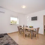 B&b-4 By Interhome Ližnjan