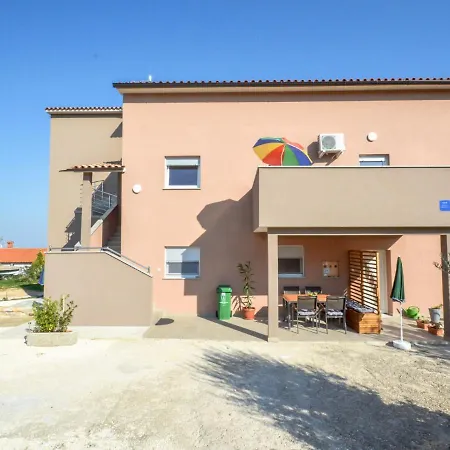 B&b-4 By Interhome * Ližnjan