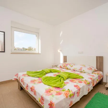 B&b-4 By Interhome Apartamento Ližnjan