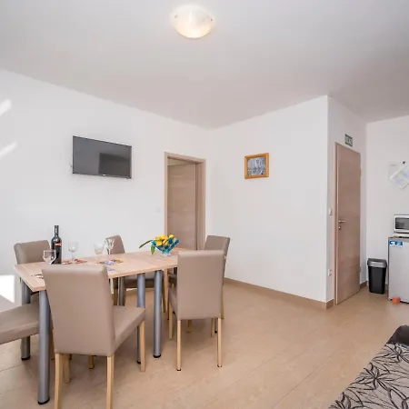 B&b-4 By Interhome *