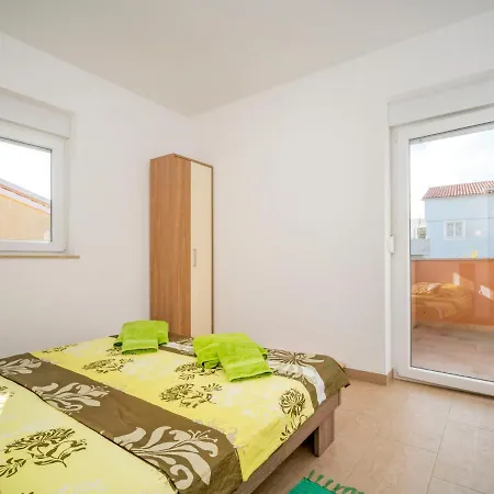 B&b-4 By Interhome Lägenhet Ližnjan